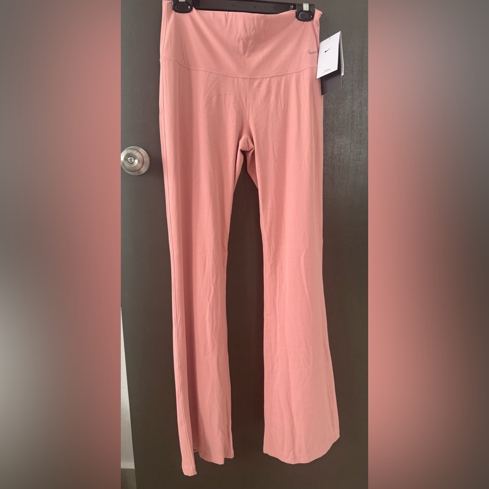 NWT Nike One High-Waisted Flared Leggings - Pink - Size L - Picture 2 of 4